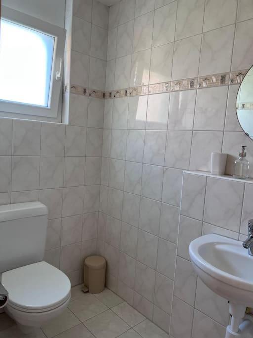 Villa Beautiful House With Free Parking On Premise Utzenstorf Exterior foto